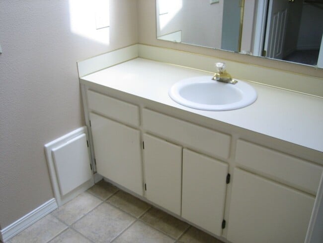 Building Photo - 5044 Summerfield Dr SE