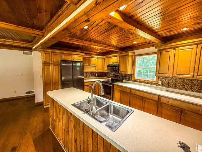Building Photo - 4BD 2.5 BA Home with Acreage in Tippecanoe