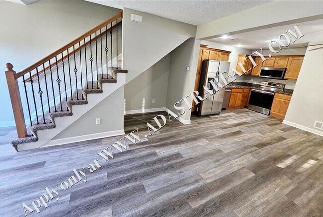 Building Photo - Beautiful Townhome in Blue Springs-Available NOW!!