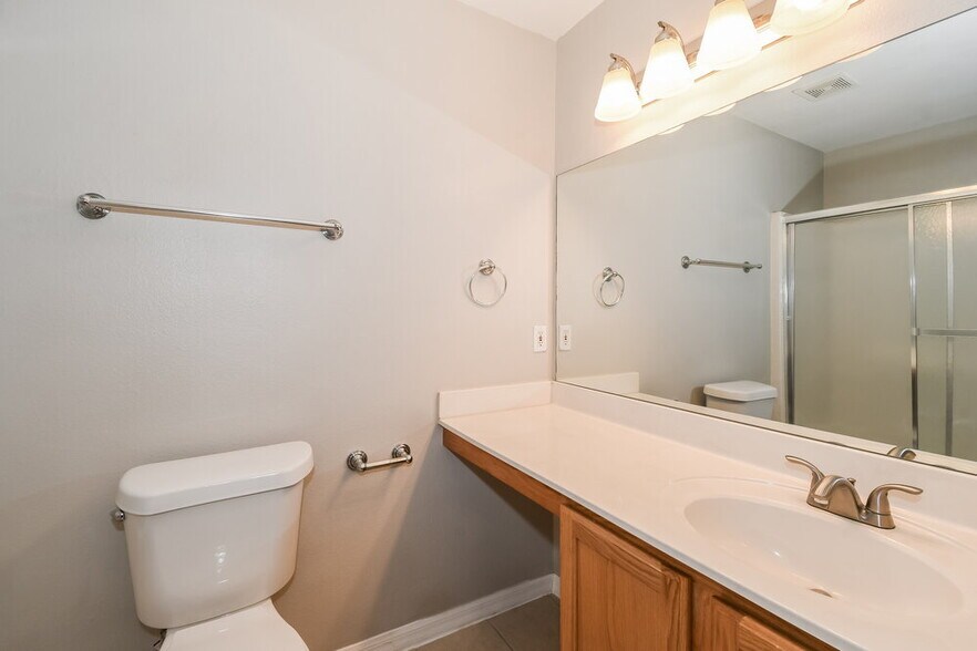 Building Photo - 12451 Glenn Hollow Dr