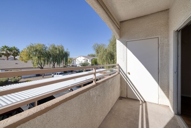 Primary Photo - Gated 2 Bedroom 2 Bath Condo on the Second...