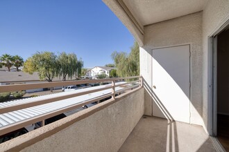 Building Photo - Gated 2 Bedroom 2 Bath Condo on the Second...