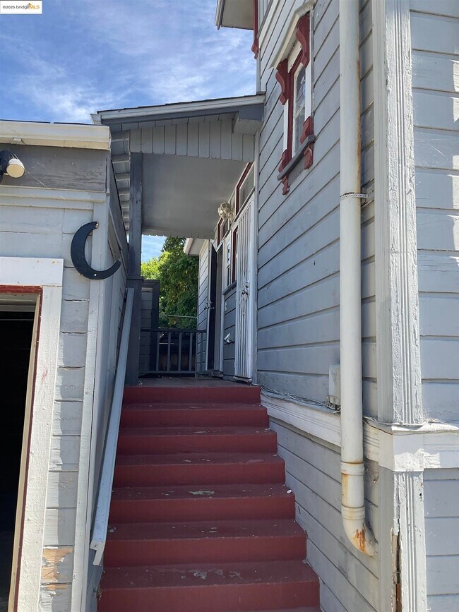 Building Photo - 512 E St