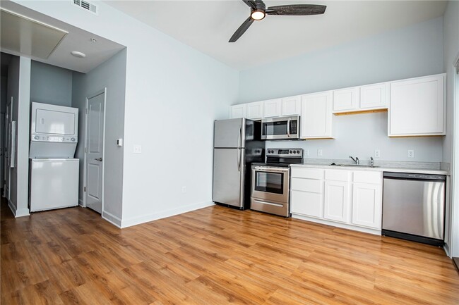 Building Photo - 904 Garland Ave