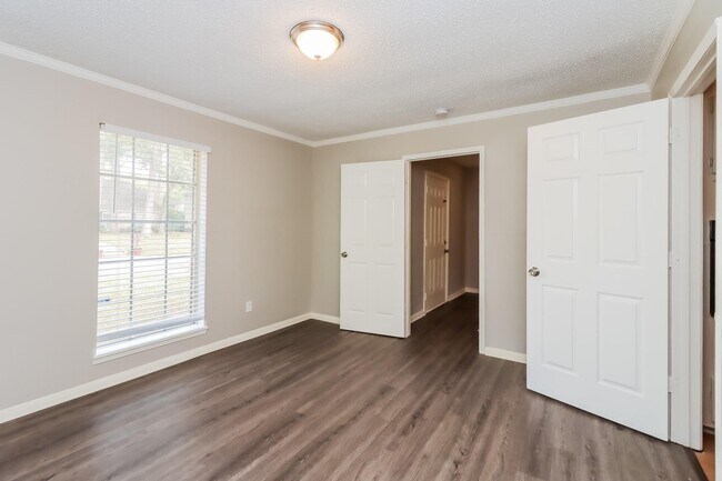 Building Photo - 3823 Glenheather Dr