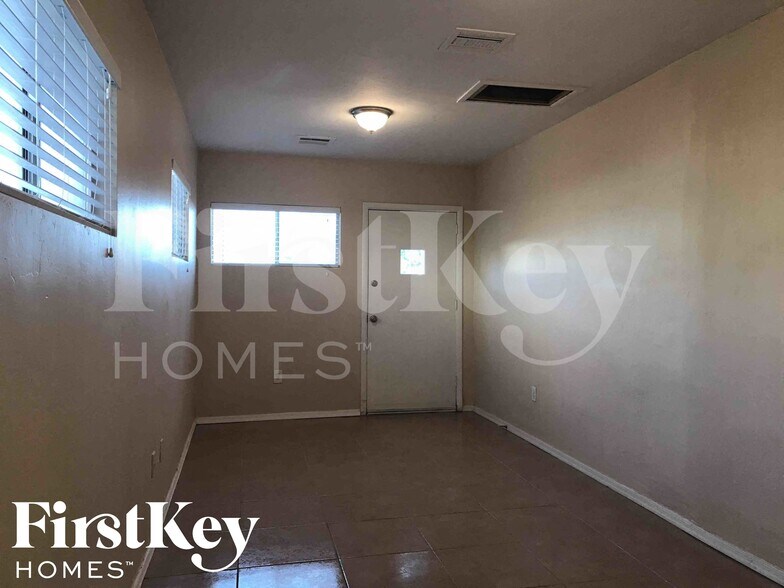 Building Photo - 3625 W San Juan Ave