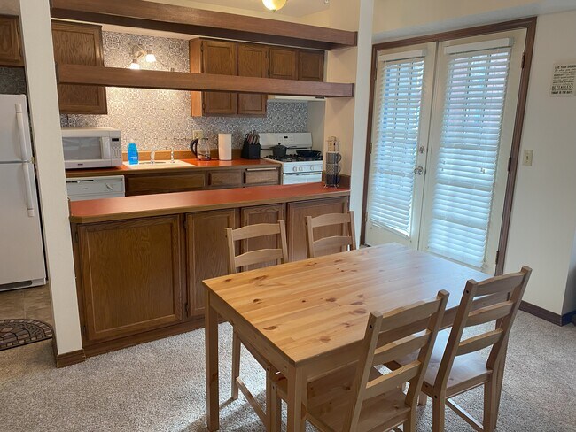dining area and kitchen - 1439 SW Montgomery St