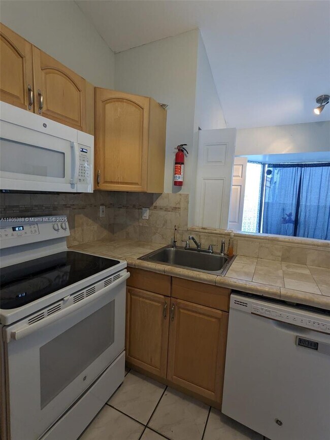 Building Photo - 2711 San Remo Cir