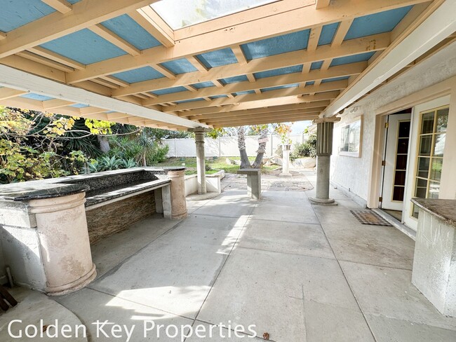 Building Photo - Move-in ready single-level home in Oceanside!