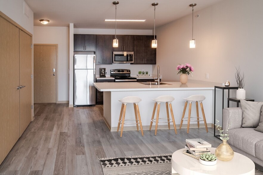 Interior Photo - Tailor Place