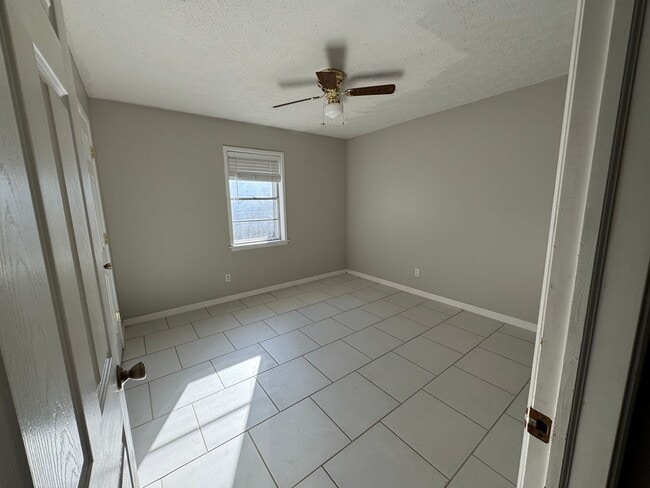 Building Photo - 5414 Free Ferry Rd