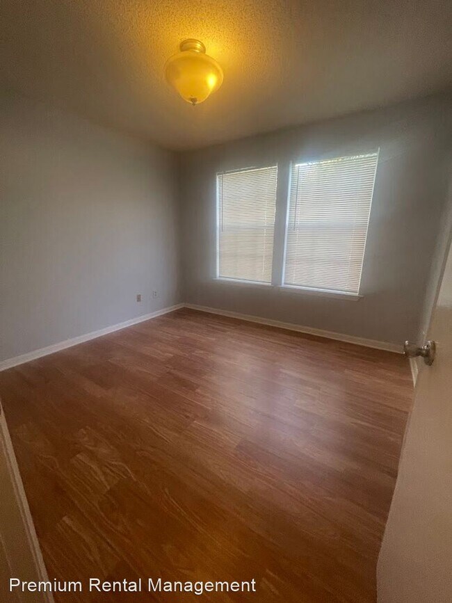 Building Photo - 2 br, 1 bath House - 6118 Westgate Dr #104