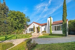 Building Photo - 514 Walden Dr