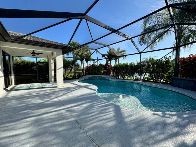 Building Photo - 348 SE Courances Dr