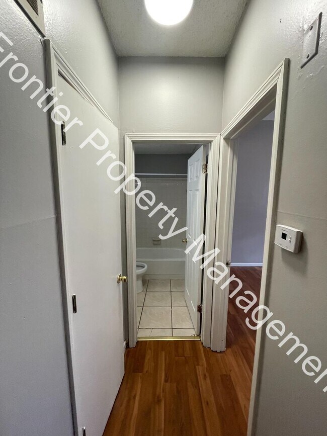 Building Photo - 2511-2513-2513 S 9th St