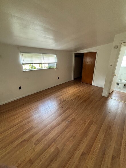 Building Photo - 404 Curtin Ave