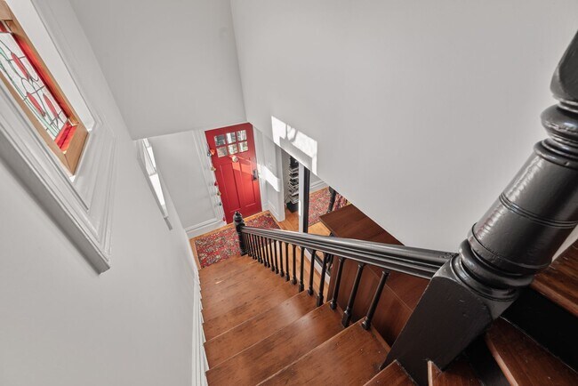 Building Photo - Elegant, Light-Filled Furnished Alameda Home with Indoor-Outdoor Living