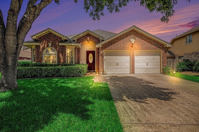 Primary Photo - 618 Bay Oaks Dr