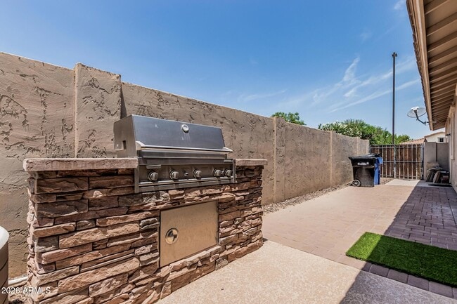 Building Photo - 3777 E Vallejo Dr