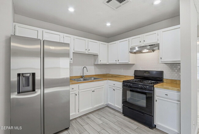 Building Photo - 12313 Tierra Arena Dr