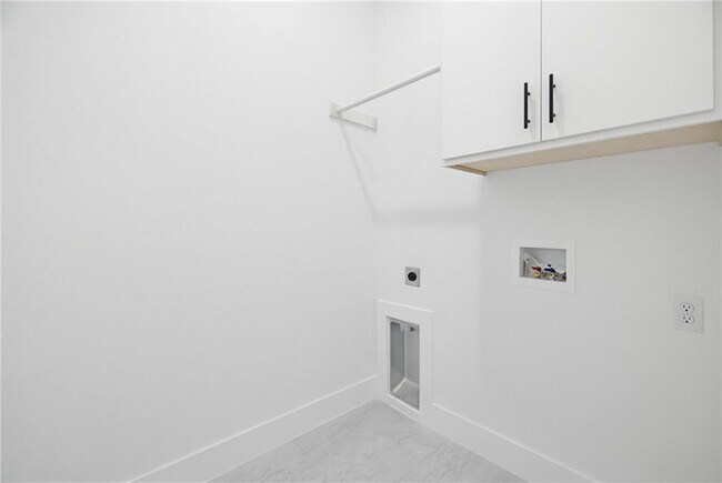 Building Photo - 431 Hedge Dr