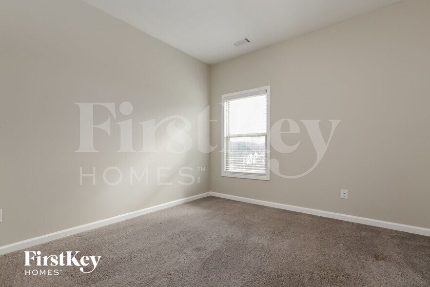 Building Photo - 4895 Frontier Dr