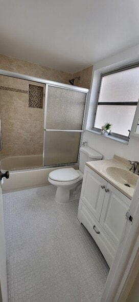 main bathroom - 7705 SW 86th St