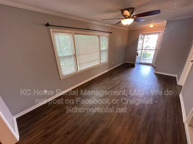 Building Photo - 4045 S Minnie St