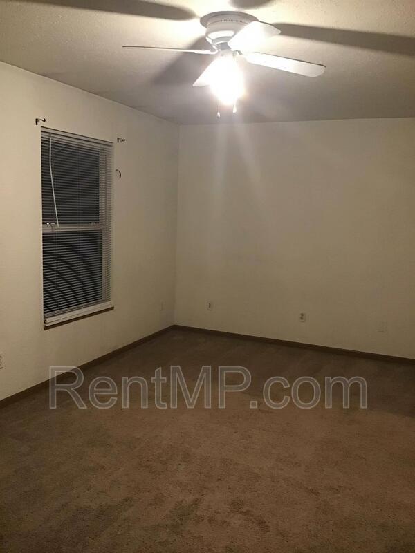 Building Photo - 811 S Main St