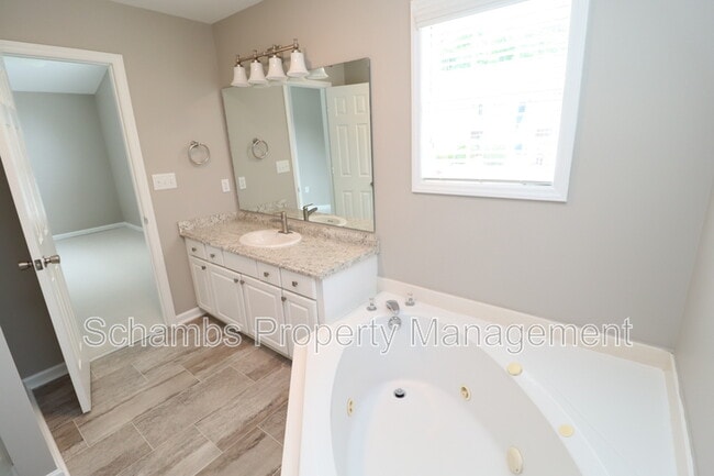 Building Photo - 2023 Bulon Dr