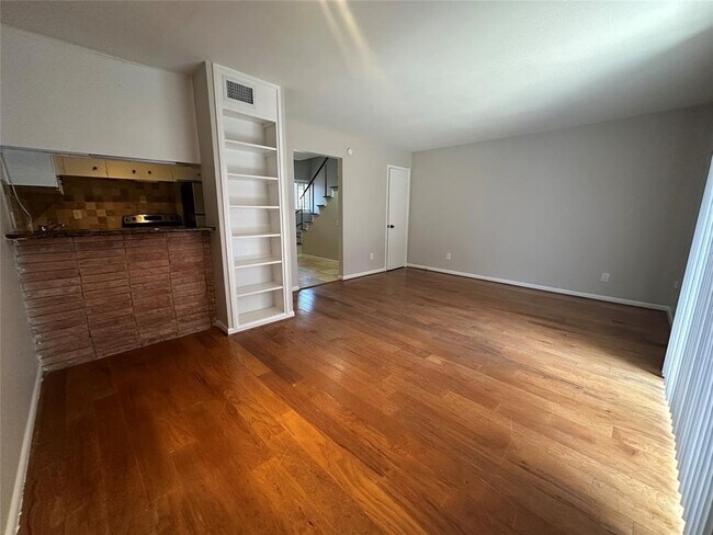 Building Photo - 5123 Del Monte Dr