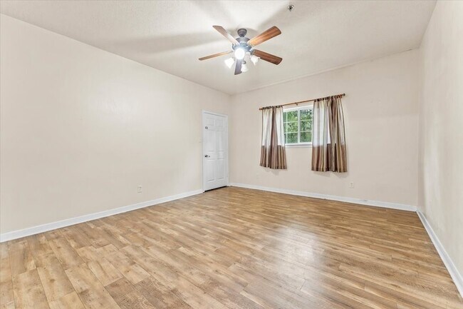 Building Photo - 10 Lowery Ln