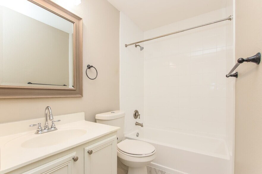 Building Photo - 19716 San Chisolm Dr