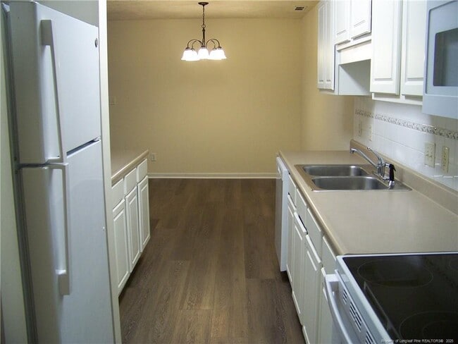 Building Photo - 513 Meadowland Ct