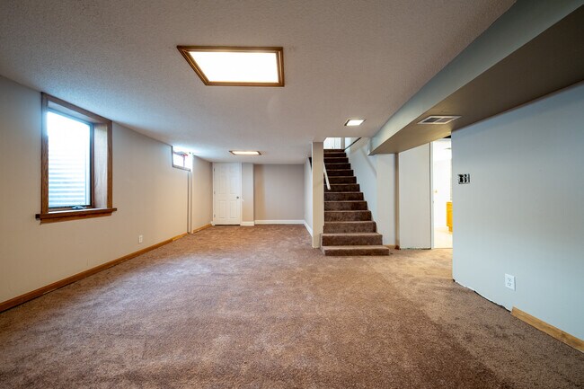 Building Photo - 2116 W 105th St