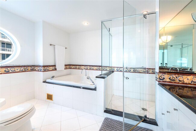 Building Photo - 520 West Ave