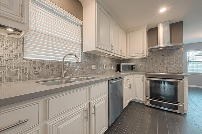 Building Photo - 11406 High Star Dr