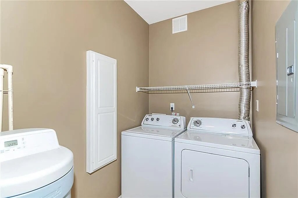 Building Photo - 13894 Meadow Grass Way