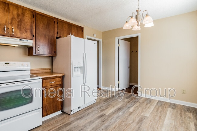 Building Photo - 1031 Oak Blvd