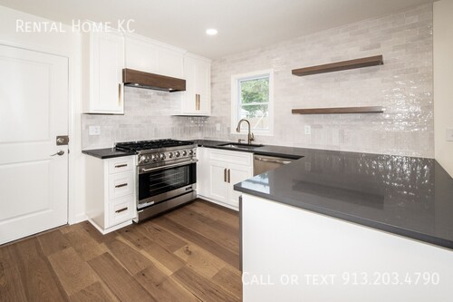 Building Photo - 8400 W 93rd St