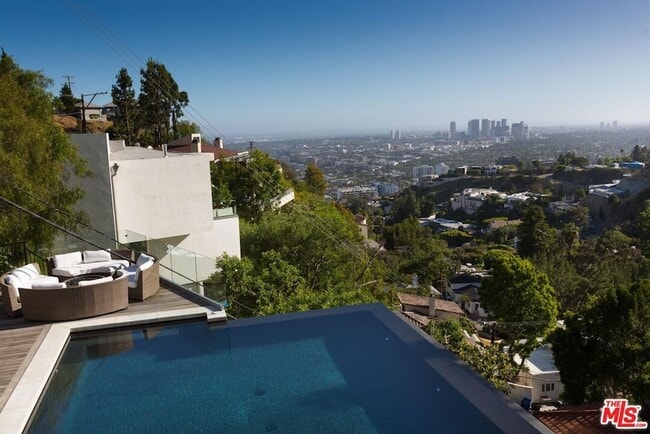 Building Photo - 8780 Hollywood Blvd