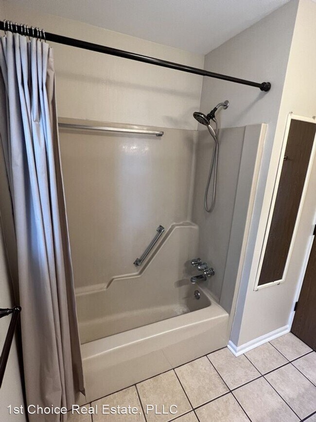 Building Photo - 2 br, 1 bath House - 420 West