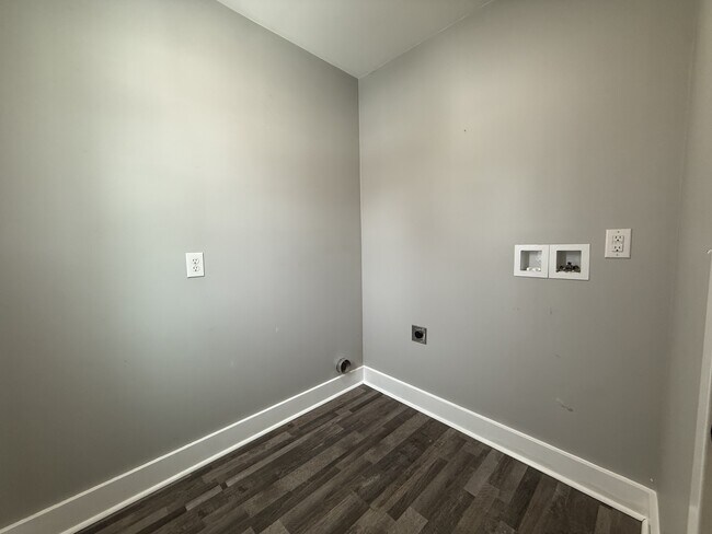 Building Photo - 601 Leonard St