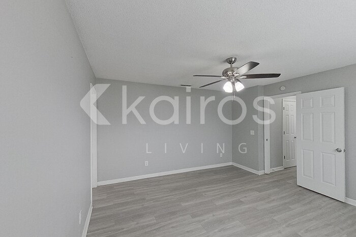 Building Photo - 2102 Spring Hill Cir