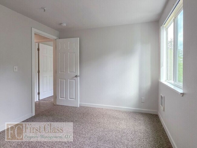 Building Photo - 3602 SW Beaverton Hillsdale Hwy