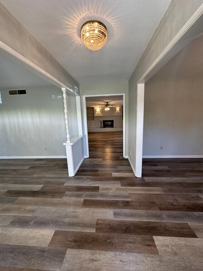 Building Photo - 1310 W Magill Ave