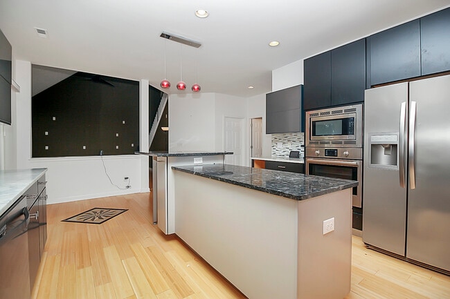 Building Photo - 3415 Fallowbrook Forest