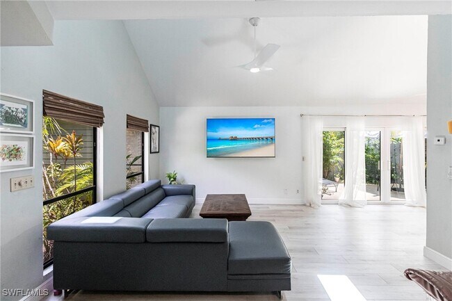 Building Photo - 1323 Solana Rd