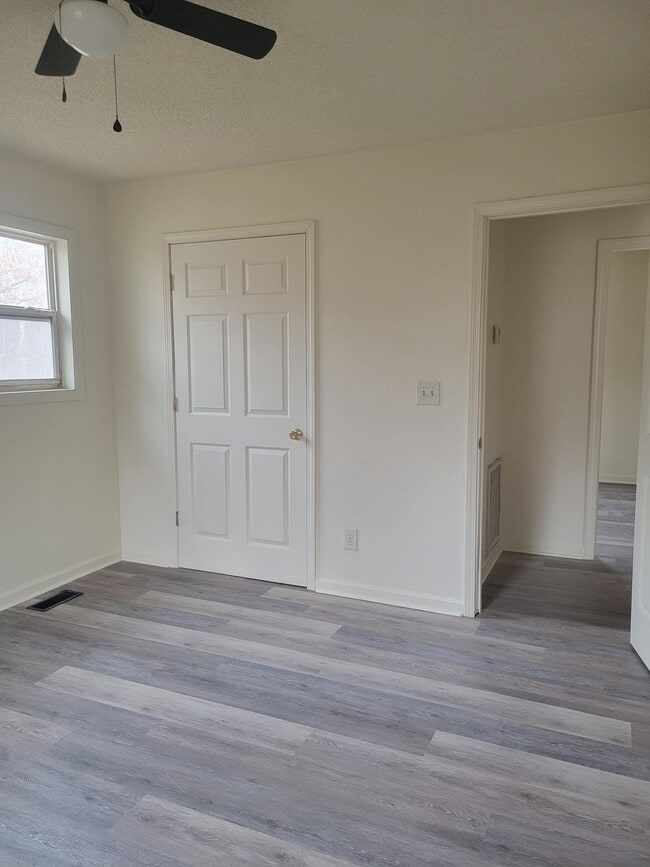 Building Photo - 71 Fox Den Ln