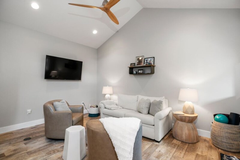 Building Photo - 419 S 3rd St W